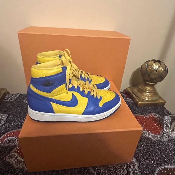 Nike Women's Air Jordan 1 Retro High OG Reverse Laney Retro Sneakers - SZ 8 - Picture 1 of 6